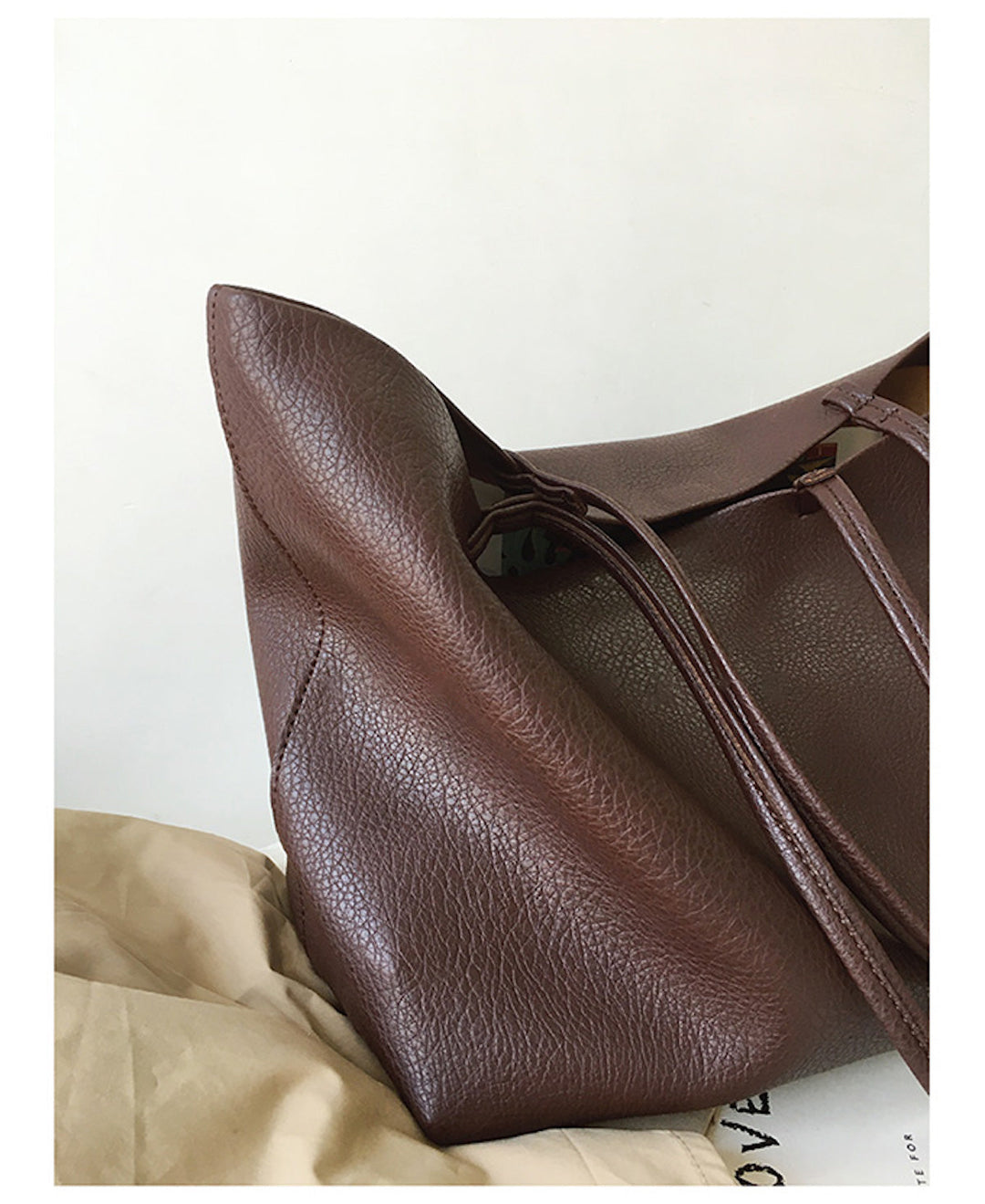 Urban Chic Carryall Tote – Work and Weekend Essential – Travel Detail – Large Size