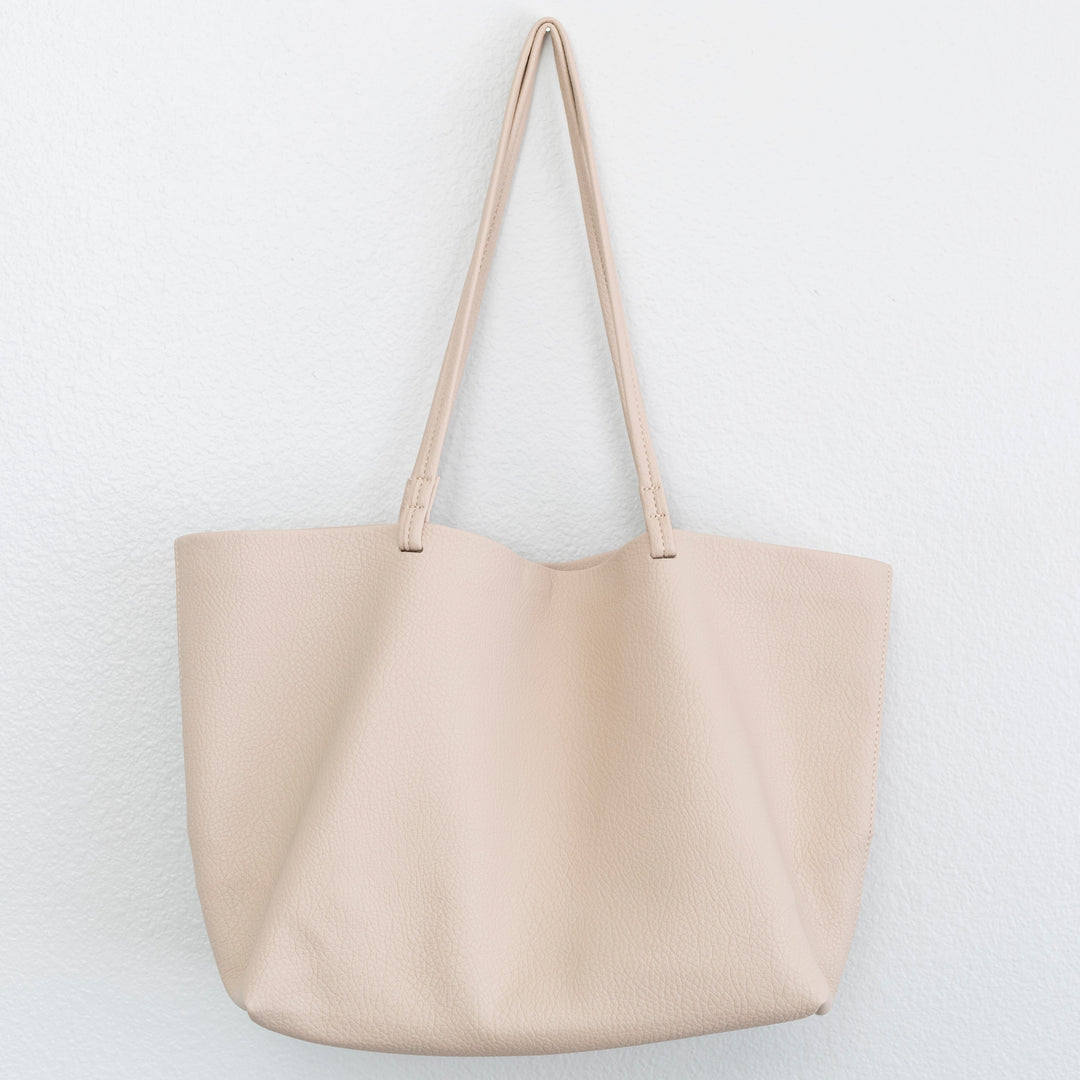 Urban Chic Carryall Tote – Work and Weekend Essential – Travel Detail – Large Size
