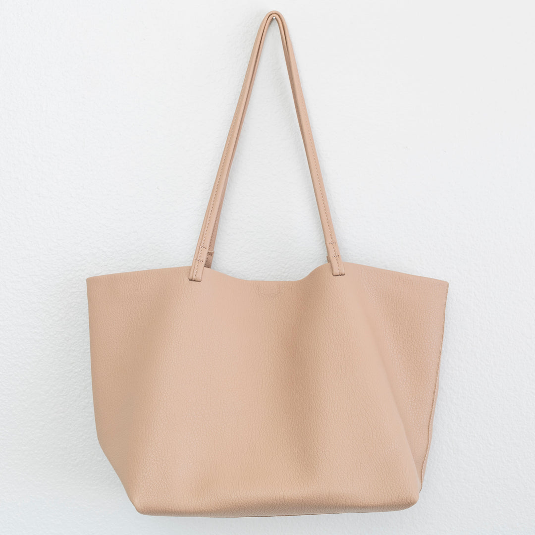 Urban Chic Carryall Tote – Work and Weekend Essential – Travel Detail – Large Size