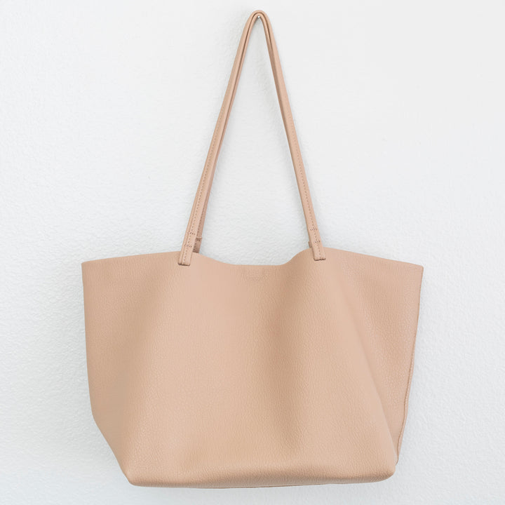Urban Chic Carryall Tote – Work and Weekend Essential – Travel Detail – Large Size