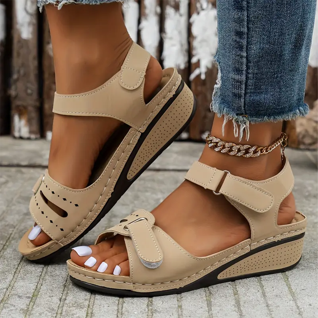 Ailani | Sandals for the summer