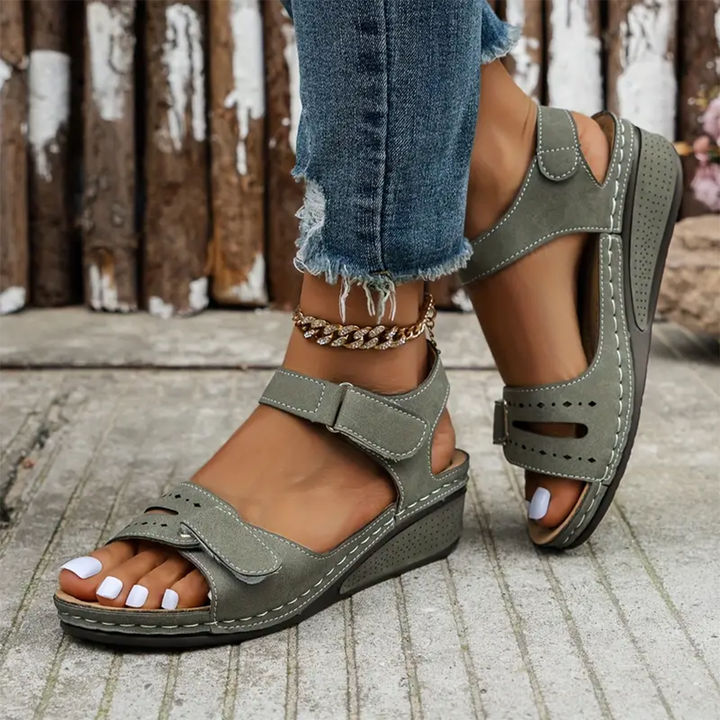 Ailani | Sandals for the summer