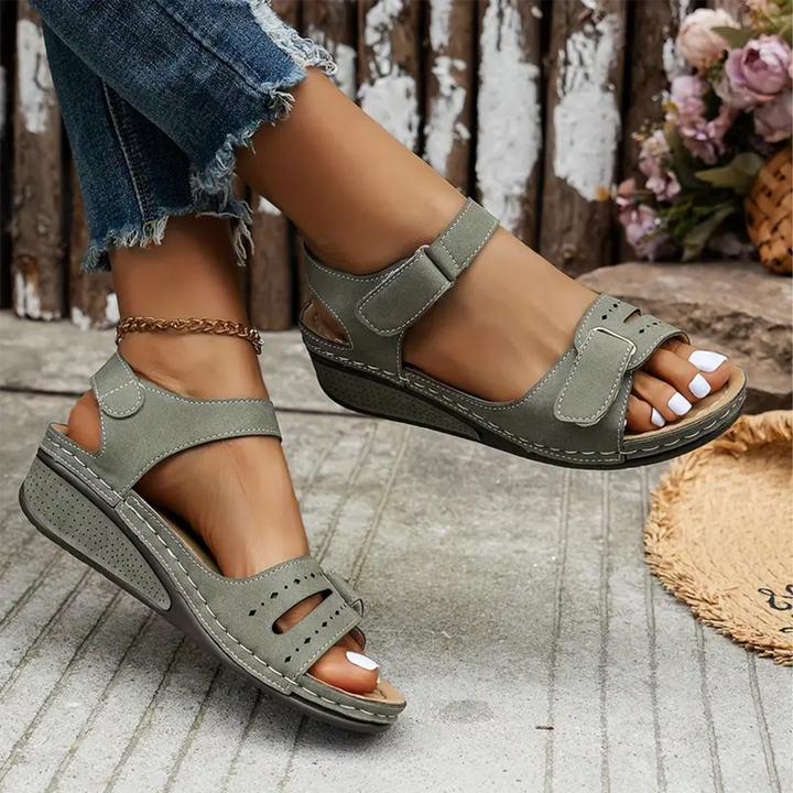 Ailani | Sandals for the summer
