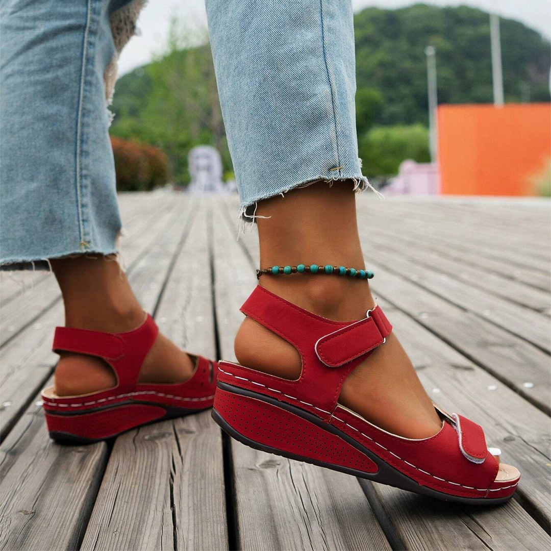 Ailani | Sandals for the summer