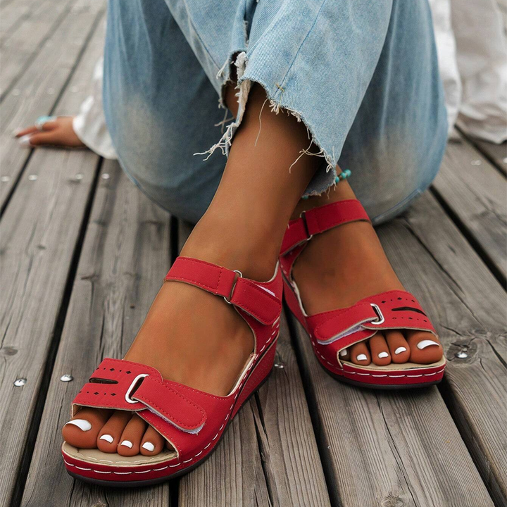 Ailani | Sandals for the summer