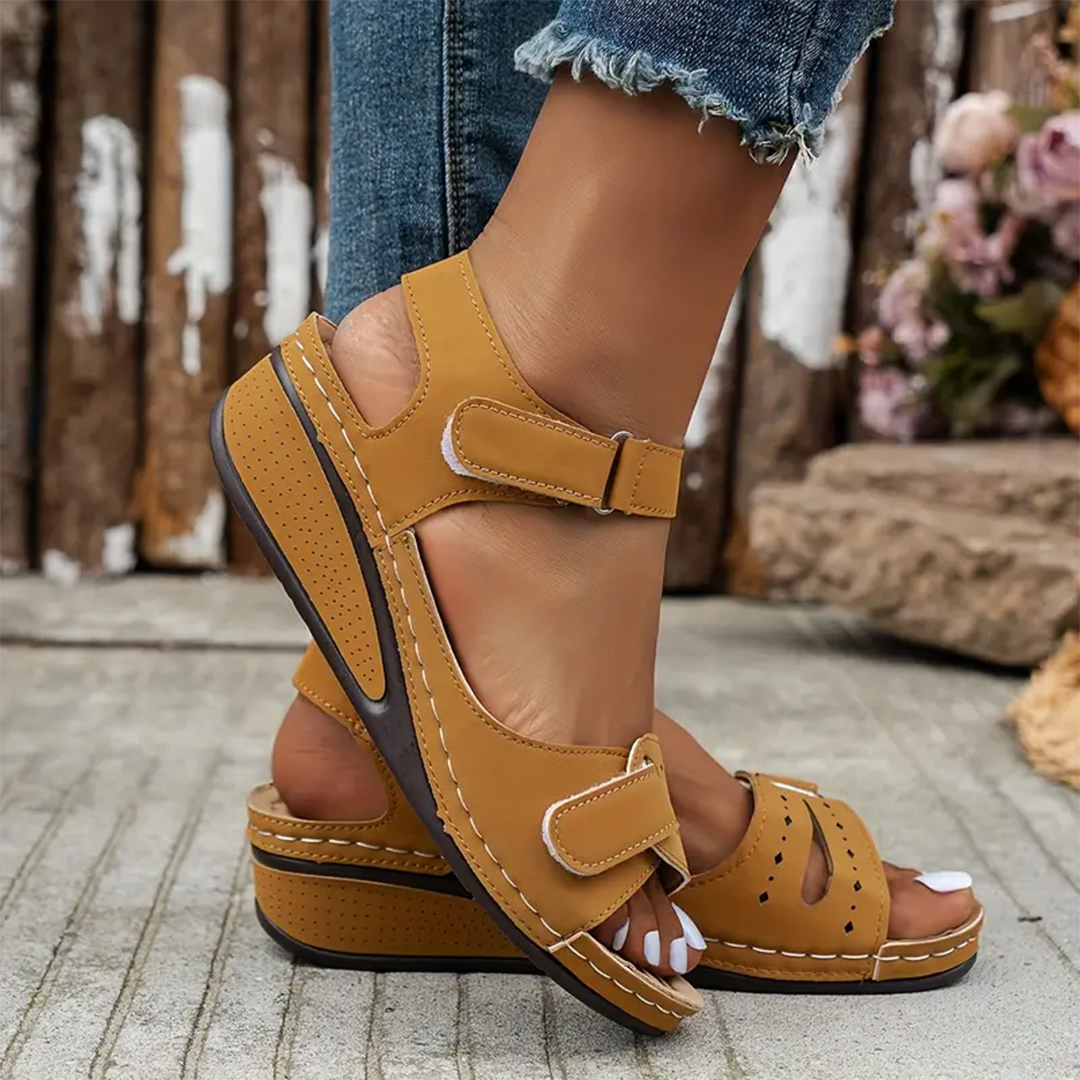 Ailani | Sandals for the summer