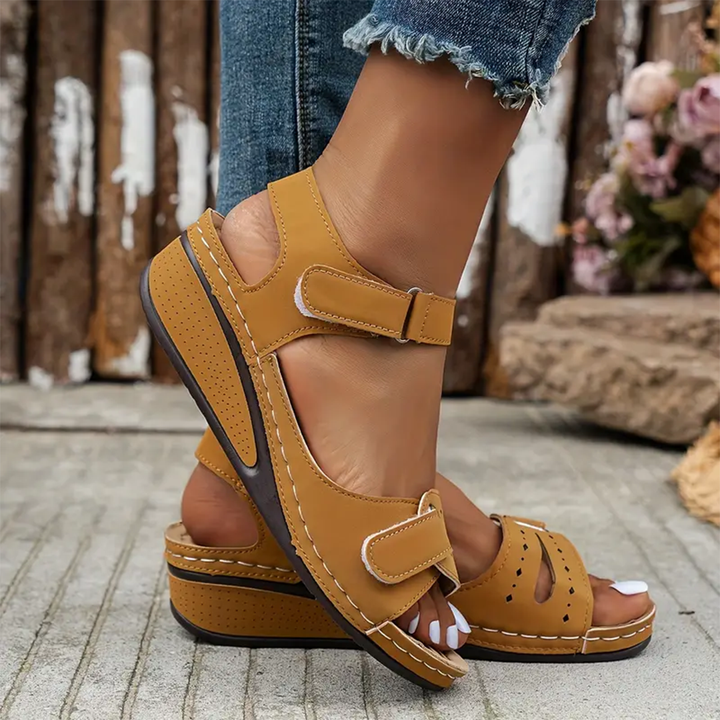 Ailani | Sandals for the summer